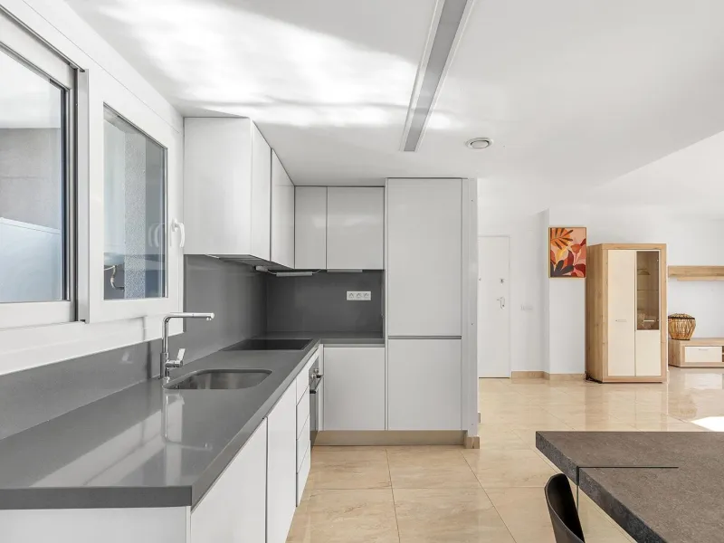 PENTHOUSE WITH SEA VIEWS IN PANORAMA MAR 3 BED. 2 BATHS. GARAGE + STORAGE INCLUDED. AREA OF 139 M2.