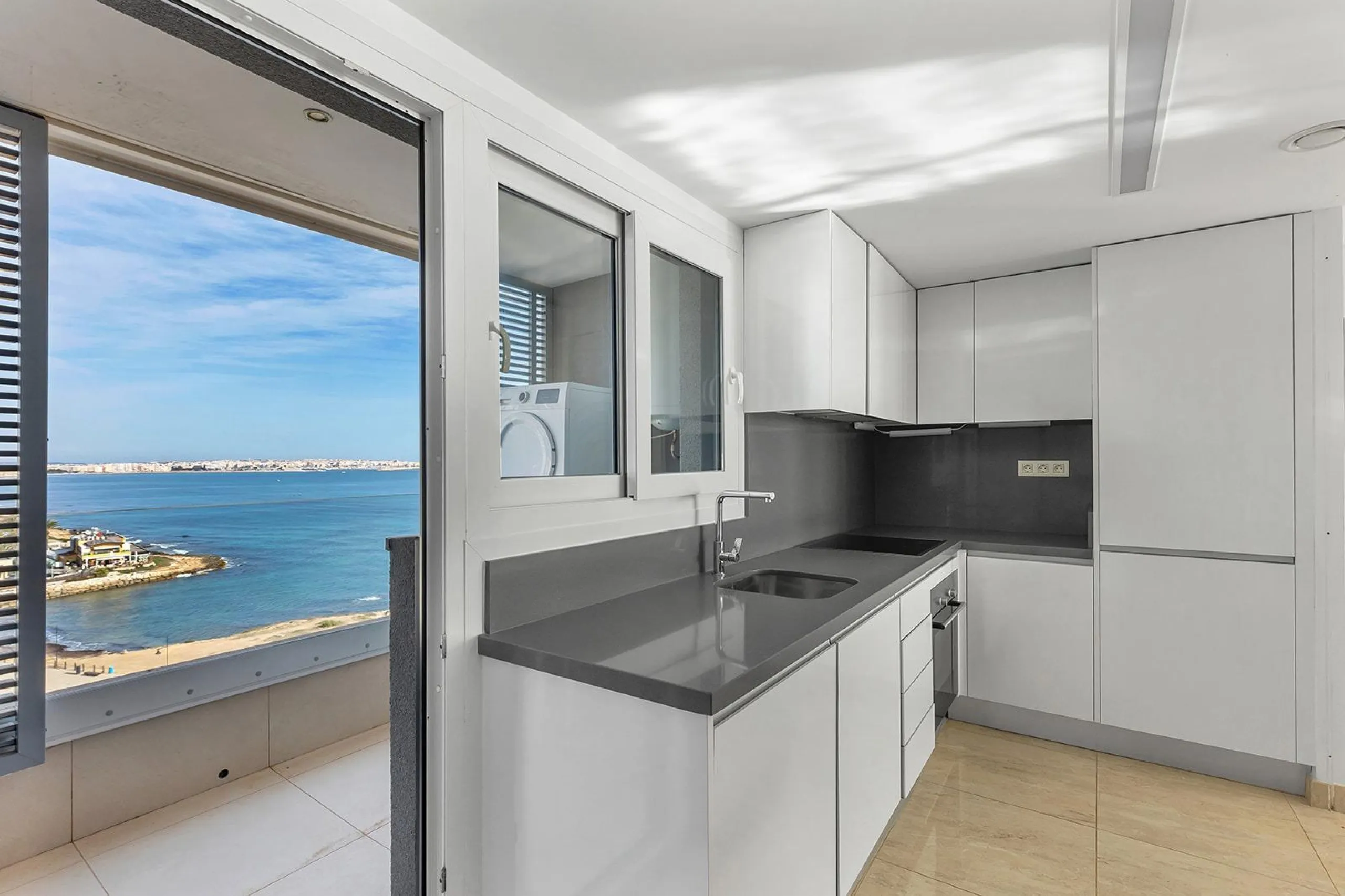 PENTHOUSE WITH SEA VIEWS IN PANORAMA MAR 3 BED. 2 BATHS. GARAGE + STORAGE INCLUDED. AREA OF 139 M2.