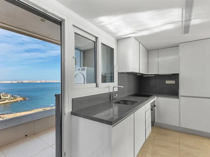 PENTHOUSE WITH SEA VIEWS IN PANORAMA MAR 3 BED. 2 BATHS. GARAGE + STORAGE INCLUDED. AREA OF 139 M2.