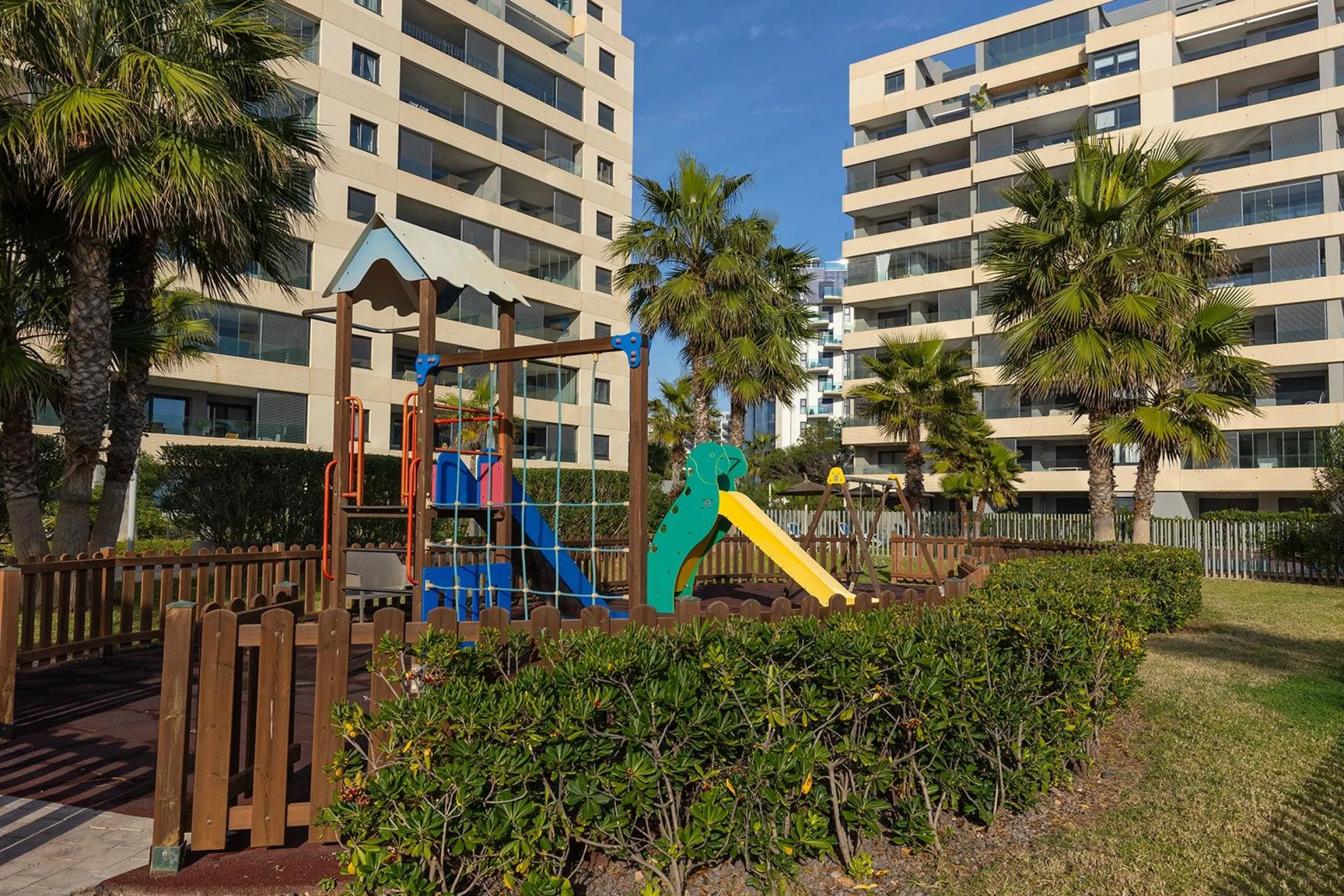 PENTHOUSE WITH SEA VIEWS IN PANORAMA MAR 3 BED. 2 BATHS. GARAGE + STORAGE INCLUDED. AREA OF 139 M2.