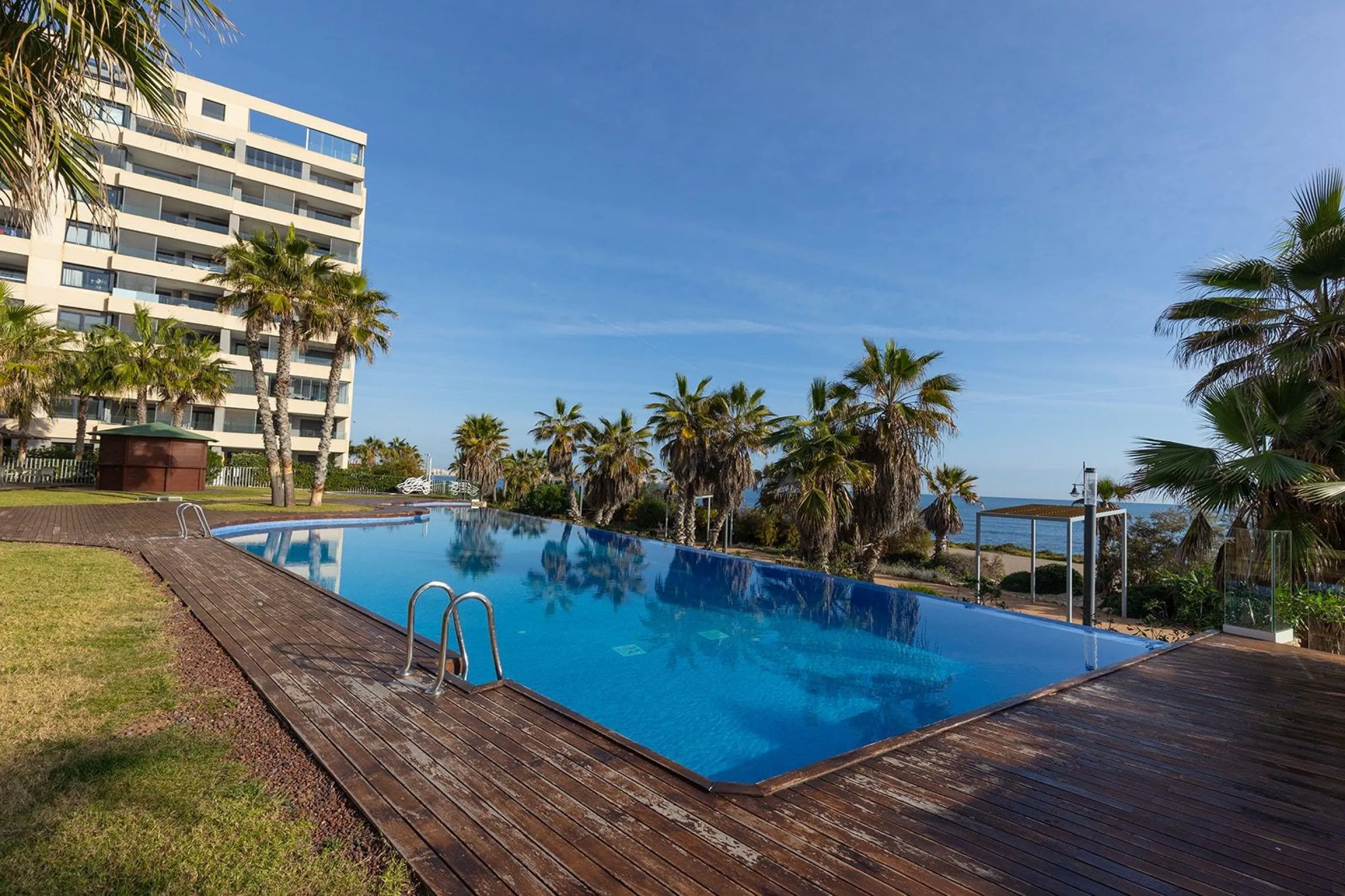 PENTHOUSE WITH SEA VIEWS IN PANORAMA MAR 3 BED. 2 BATHS. GARAGE + STORAGE INCLUDED. AREA OF 139 M2.