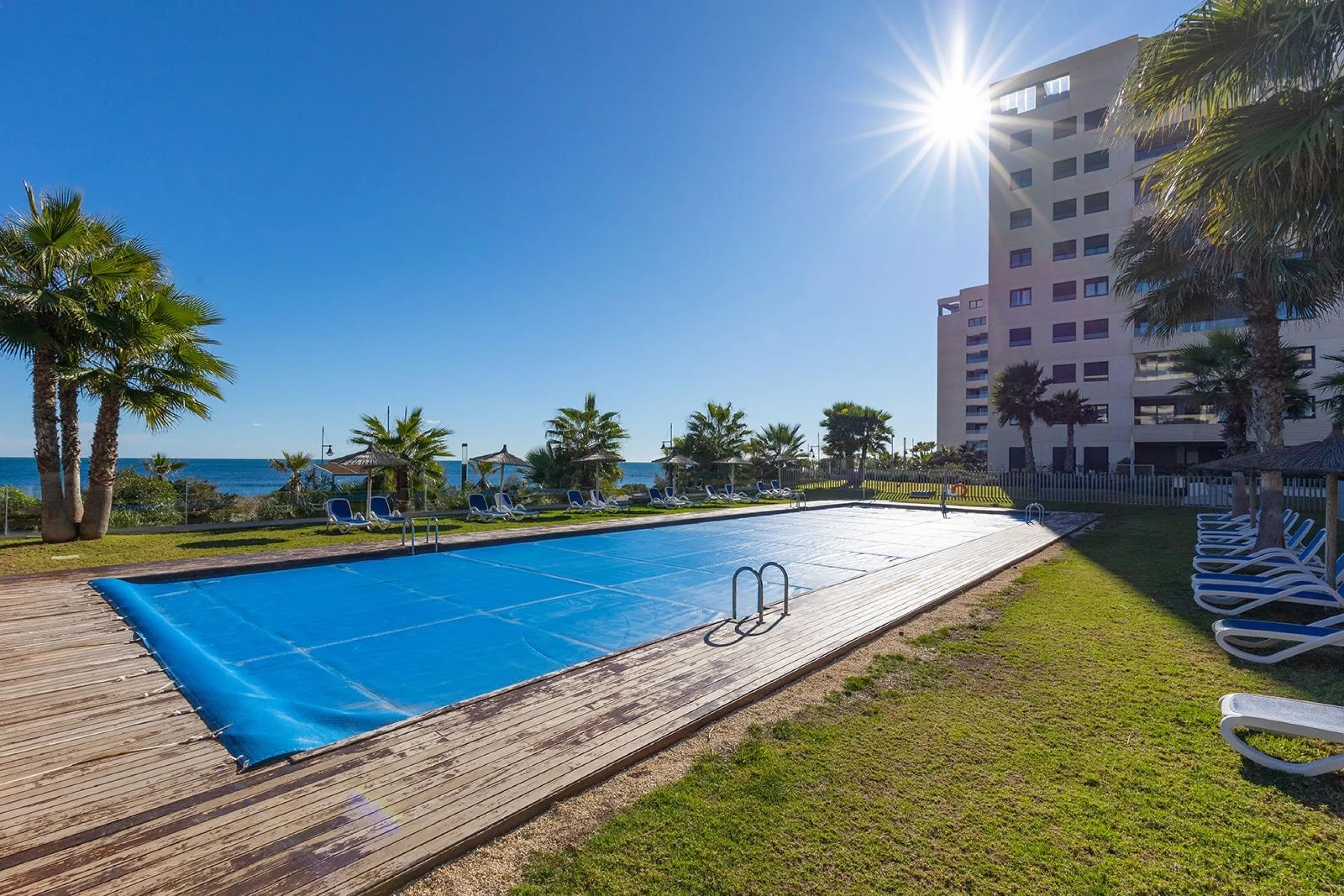 PENTHOUSE WITH SEA VIEWS IN PANORAMA MAR 3 BED. 2 BATHS. GARAGE + STORAGE INCLUDED. AREA OF 139 M2.