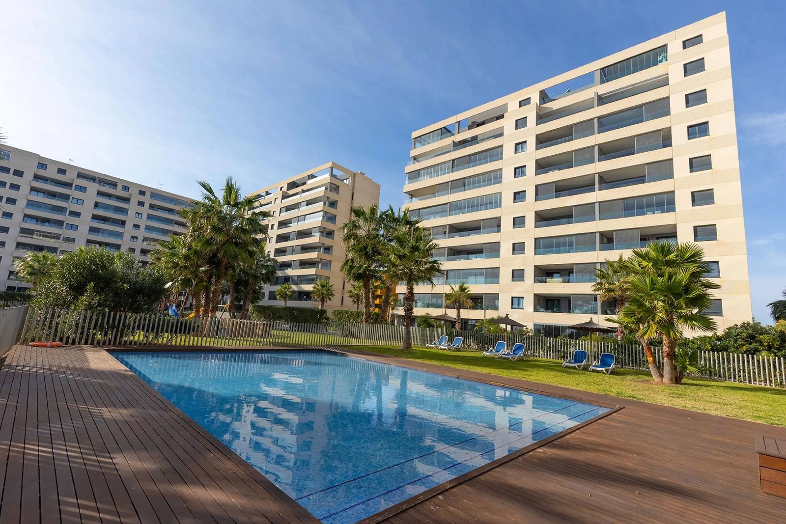 PENTHOUSE WITH SEA VIEWS IN PANORAMA MAR 3 BED. 2 BATHS. GARAGE + STORAGE INCLUDED. AREA OF 139 M2.
