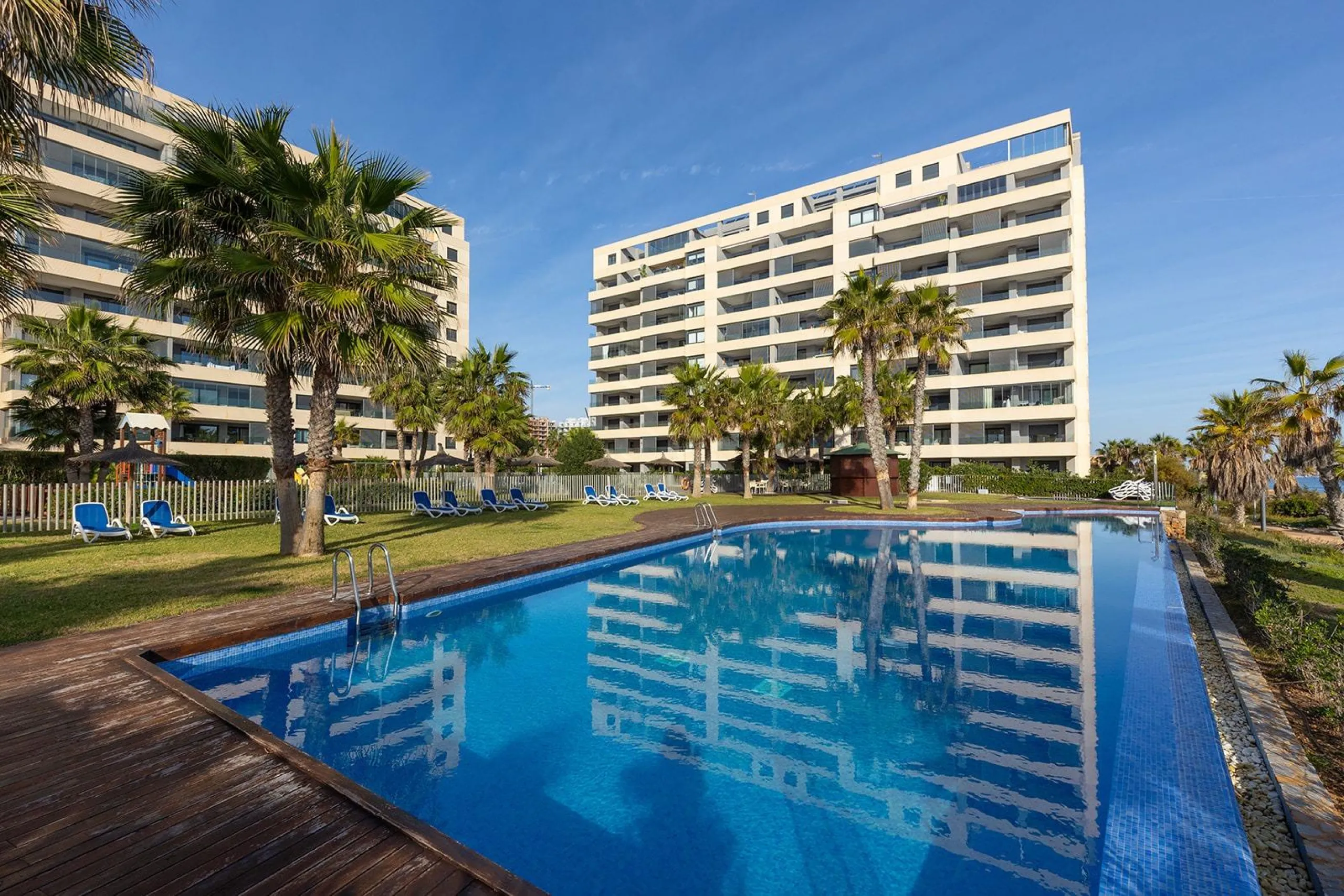 PENTHOUSE WITH SEA VIEWS IN PANORAMA MAR 3 BED. 2 BATHS. GARAGE + STORAGE INCLUDED. AREA OF 139 M2.