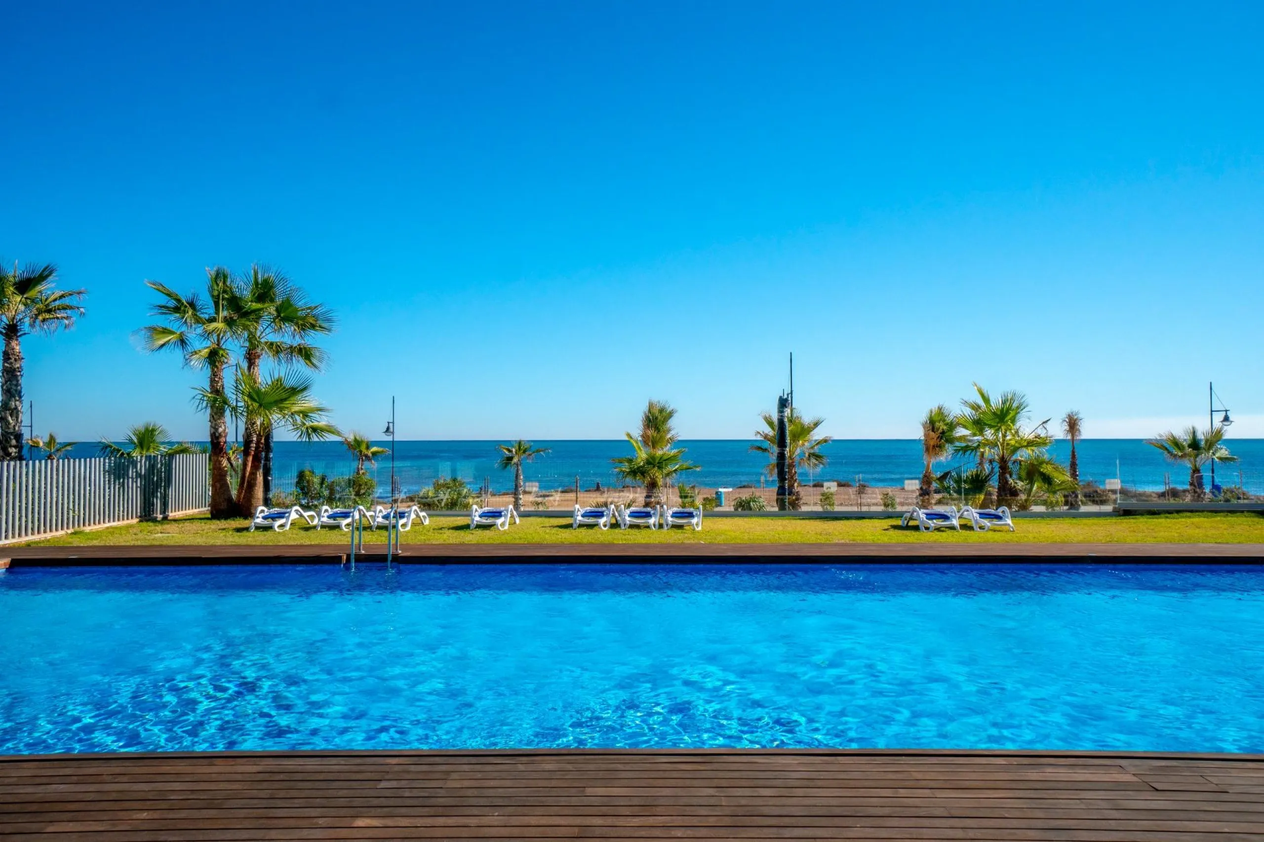 PENTHOUSE WITH SEA VIEWS IN PANORAMA MAR 3 BED. 2 BATHS. GARAGE + STORAGE INCLUDED. AREA OF 139 M2.