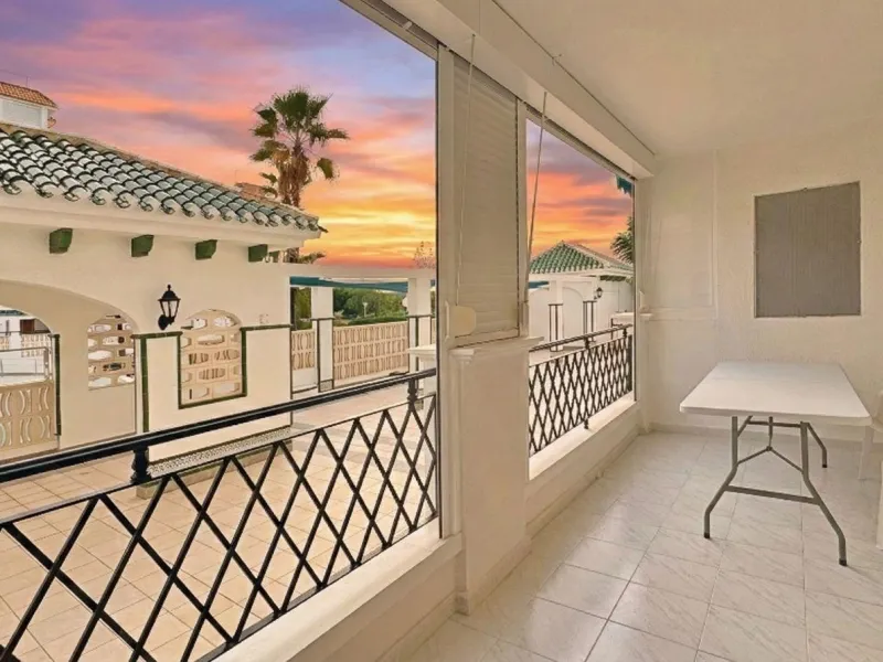 APARTMENT WITH LARGE TERRACE AND COMMUNITY SWIMMING POOL IN LA MATA. 1 BED. 1 BATH. AREA OF 45 M2.