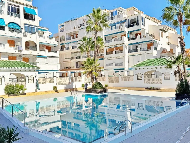APARTMENT WITH LARGE TERRACE AND COMMUNITY SWIMMING POOL IN LA MATA. 1 BED. 1 BATH. AREA OF 45 M2.