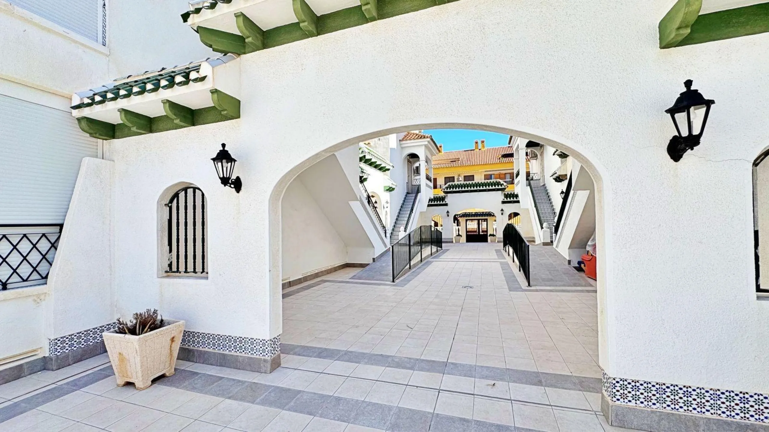 APARTMENT WITH LARGE TERRACE AND COMMUNITY SWIMMING POOL IN LA MATA. 1 BED. 1 BATH. AREA OF 45 M2.