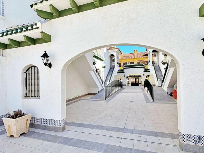 APARTMENT WITH LARGE TERRACE AND COMMUNITY SWIMMING POOL IN LA MATA. 1 BED. 1 BATH. AREA OF 45 M2.