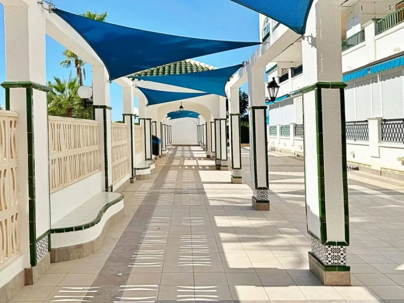 APARTMENT WITH LARGE TERRACE AND COMMUNITY SWIMMING POOL IN LA MATA. 1 BED. 1 BATH. AREA OF 45 M2.