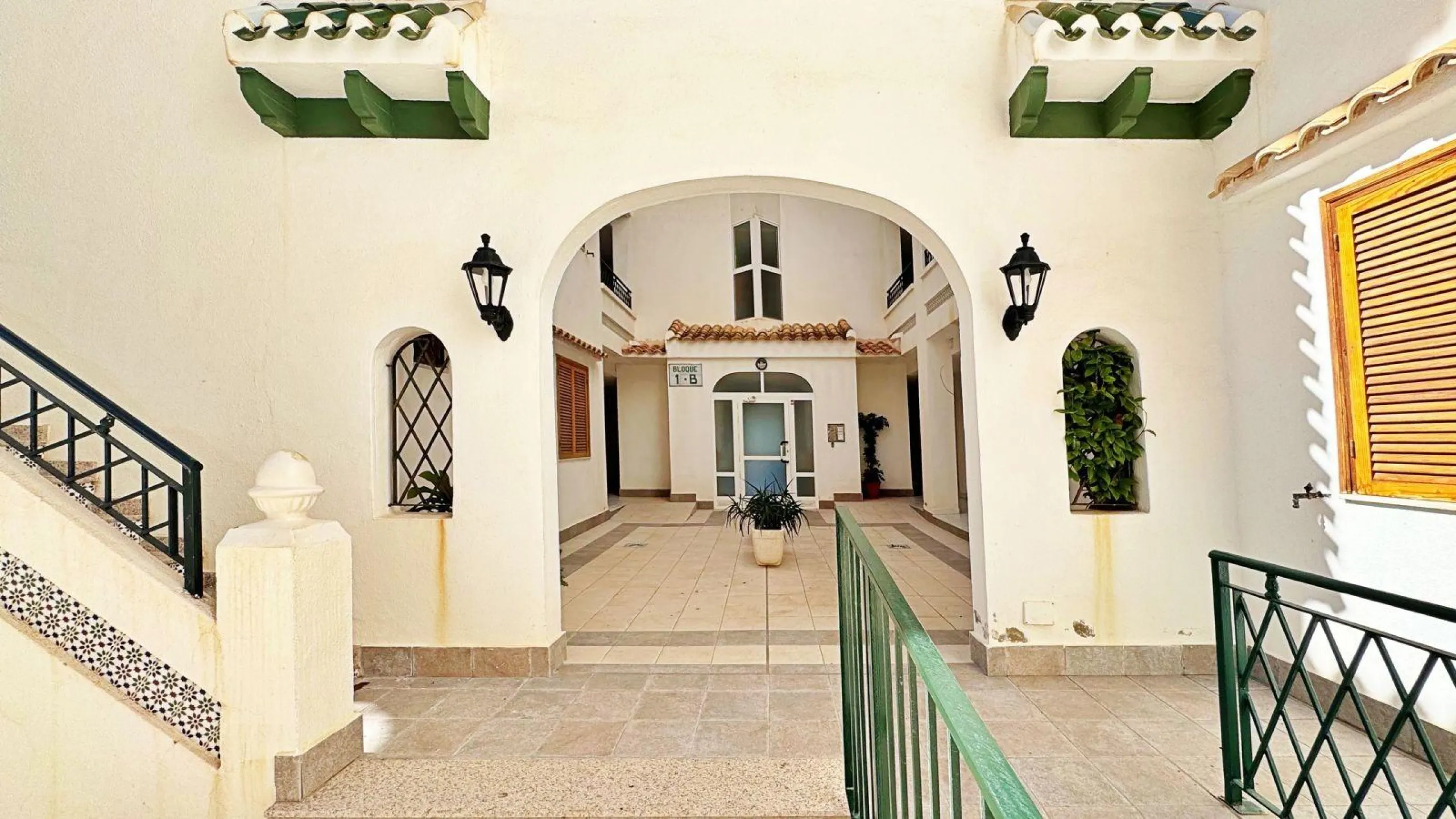 APARTMENT WITH LARGE TERRACE AND COMMUNITY SWIMMING POOL IN LA MATA. 1 BED. 1 BATH. AREA OF 45 M2.
