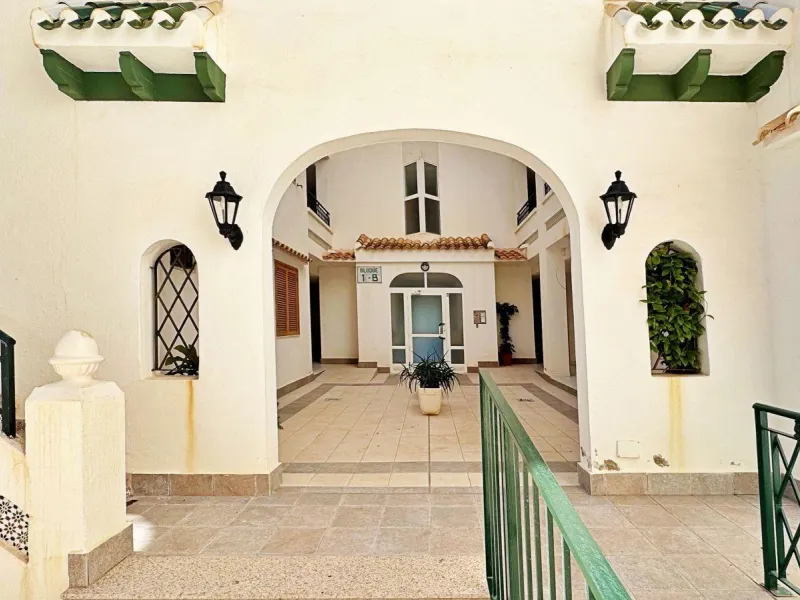 APARTMENT WITH LARGE TERRACE AND COMMUNITY SWIMMING POOL IN LA MATA. 1 BED. 1 BATH. AREA OF 45 M2.