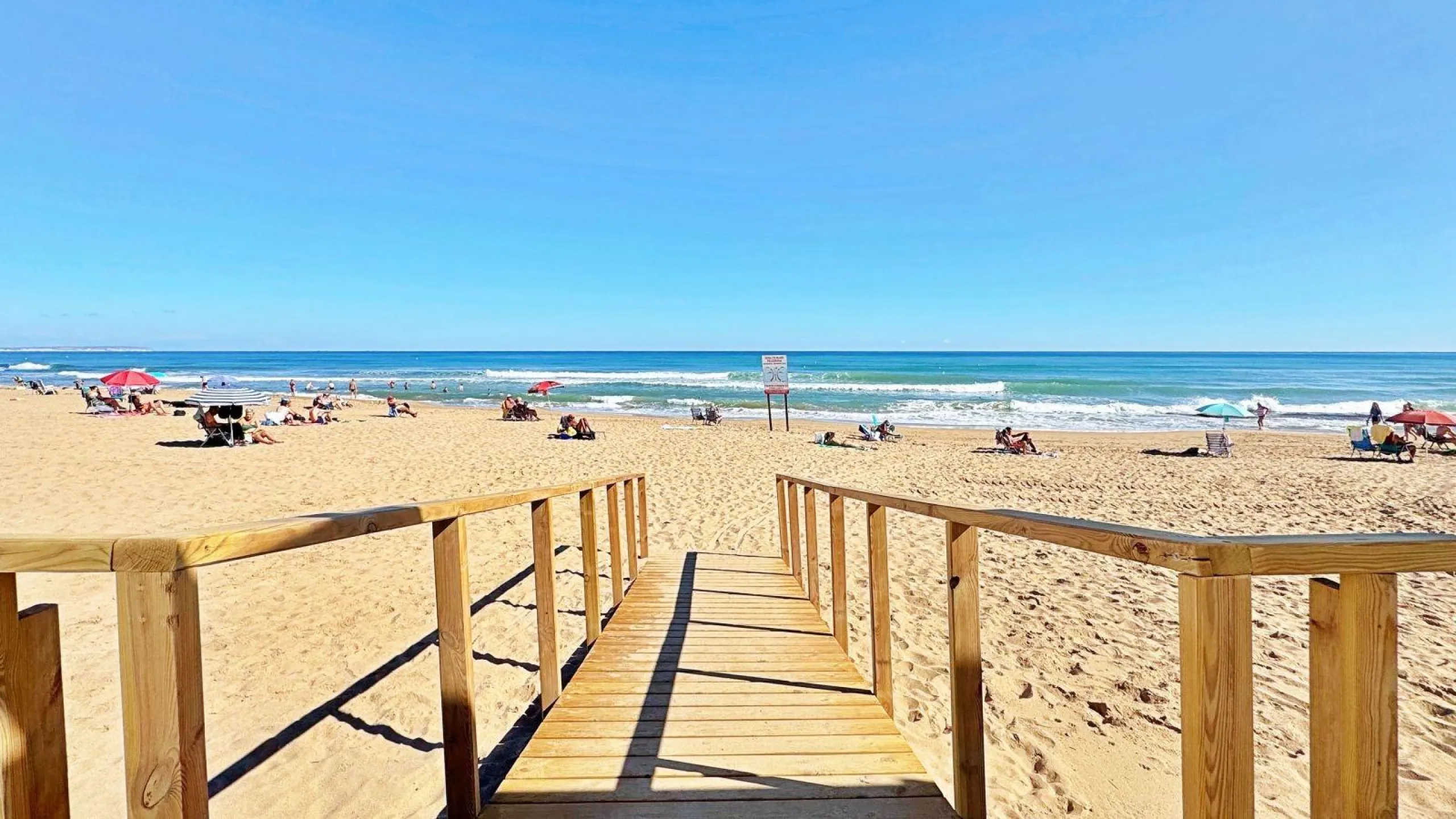 APARTMENT WITH LARGE TERRACE AND COMMUNITY SWIMMING POOL IN LA MATA. 1 BED. 1 BATH. AREA OF 45 M2.