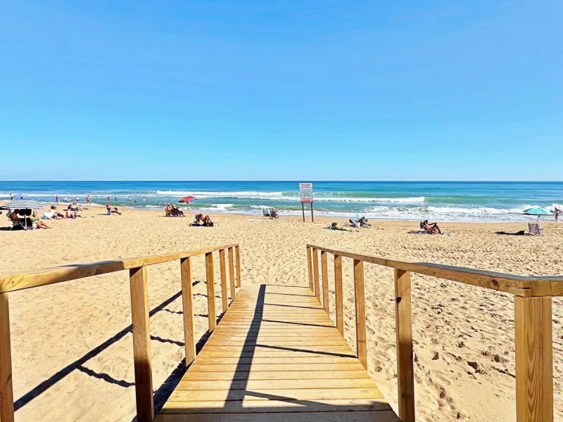 APARTMENT WITH LARGE TERRACE AND COMMUNITY SWIMMING POOL IN LA MATA. 1 BED. 1 BATH. AREA OF 45 M2.