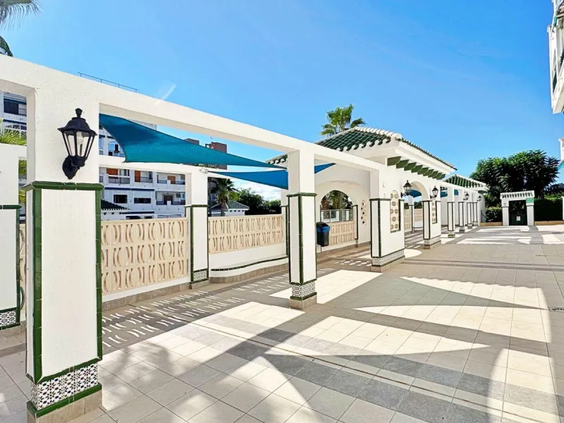APARTMENT WITH LARGE TERRACE AND COMMUNITY SWIMMING POOL IN LA MATA. 1 BED. 1 BATH. AREA OF 45 M2.