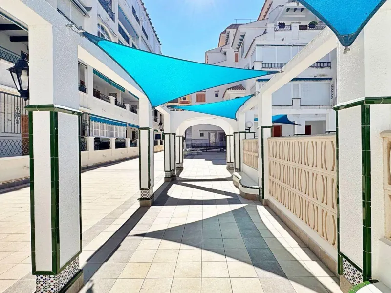 APARTMENT WITH LARGE TERRACE AND COMMUNITY SWIMMING POOL IN LA MATA. 1 BED. 1 BATH. AREA OF 45 M2.