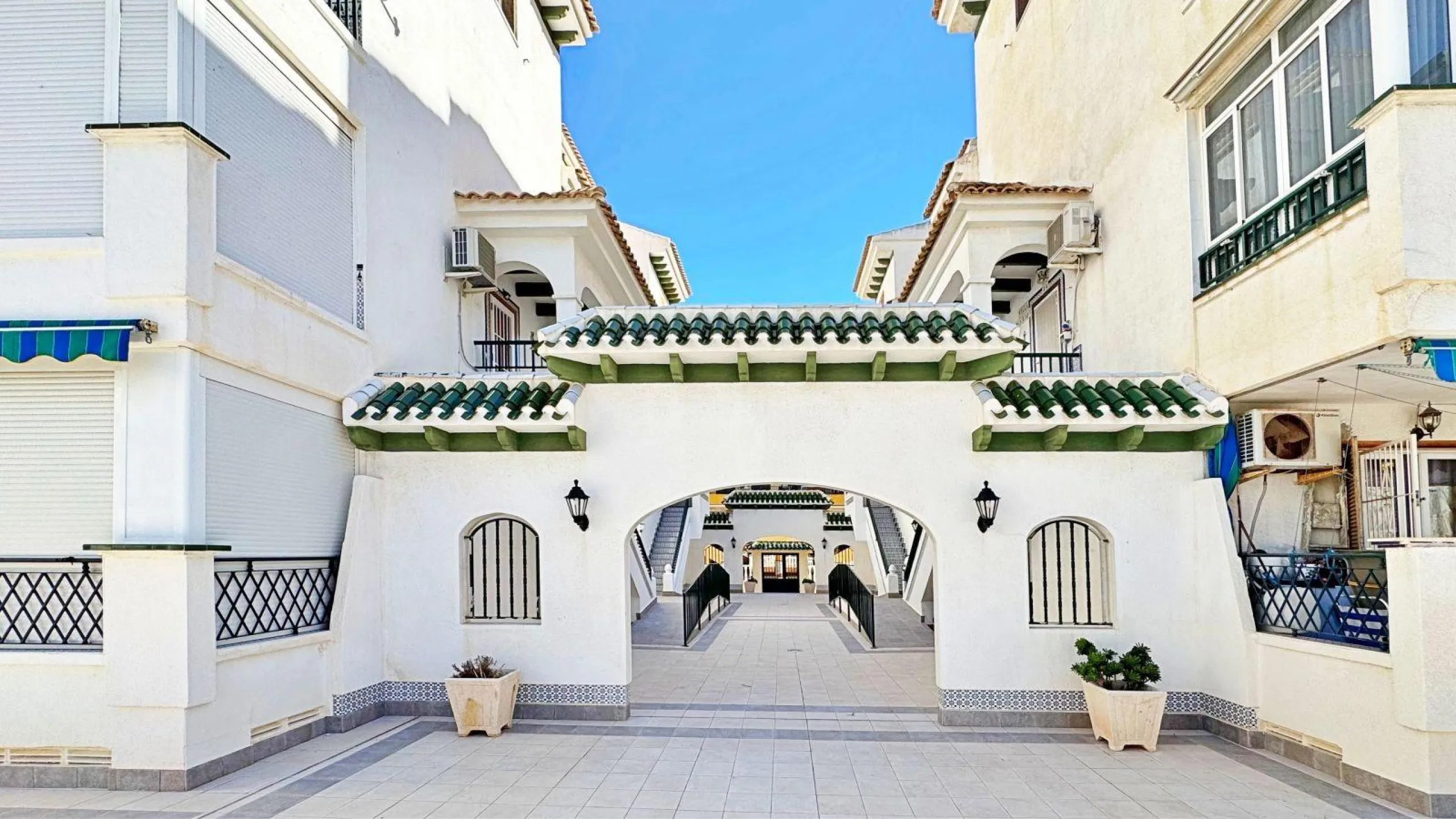 APARTMENT WITH LARGE TERRACE AND COMMUNITY SWIMMING POOL IN LA MATA. 1 BED. 1 BATH. AREA OF 45 M2.