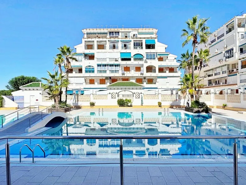 APARTMENT WITH LARGE TERRACE AND COMMUNITY SWIMMING POOL IN LA MATA. 1 BED. 1 BATH. AREA OF 45 M2.