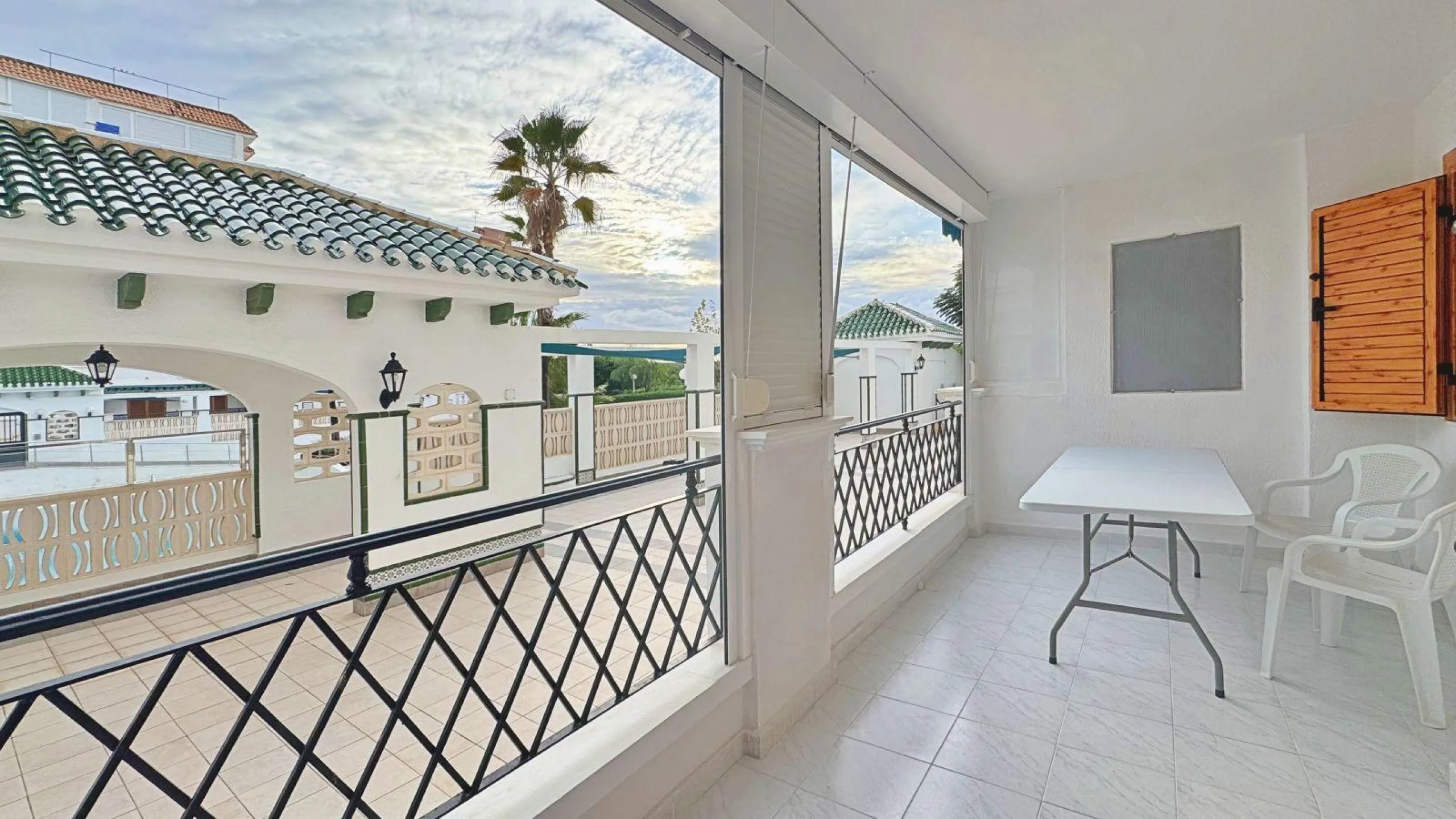APARTMENT WITH LARGE TERRACE AND COMMUNITY SWIMMING POOL IN LA MATA. 1 BED. 1 BATH. AREA OF 45 M2.