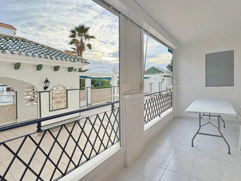 APARTMENT WITH LARGE TERRACE AND COMMUNITY SWIMMING POOL IN LA MATA. 1 BED. 1 BATH. AREA OF 45 M2.