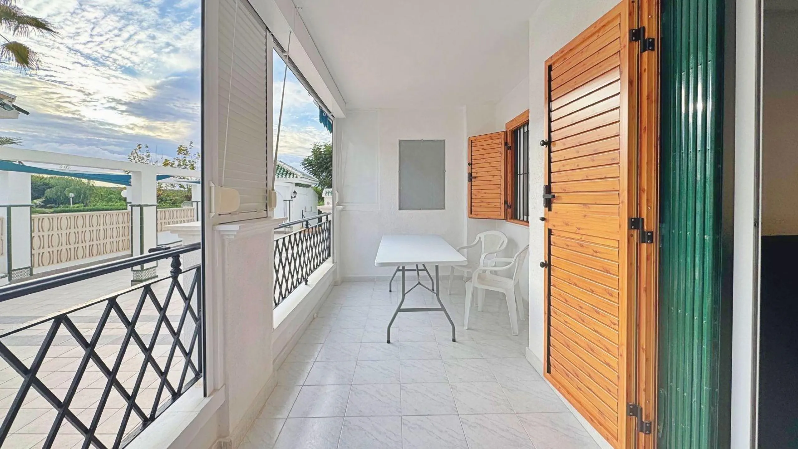 APARTMENT WITH LARGE TERRACE AND COMMUNITY SWIMMING POOL IN LA MATA. 1 BED. 1 BATH. AREA OF 45 M2.