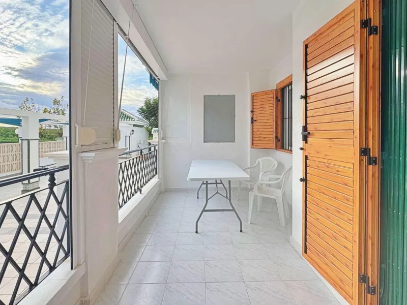 APARTMENT WITH LARGE TERRACE AND COMMUNITY SWIMMING POOL IN LA MATA. 1 BED. 1 BATH. AREA OF 45 M2.