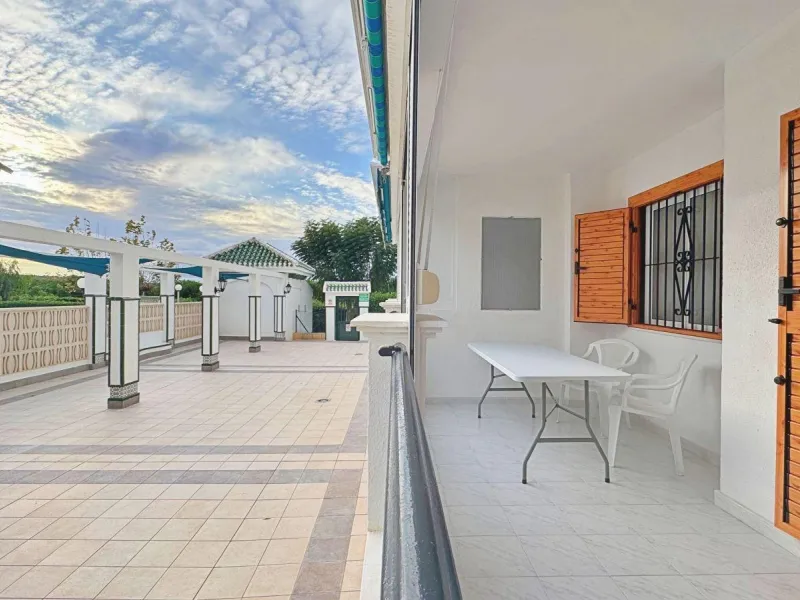 APARTMENT WITH LARGE TERRACE AND COMMUNITY SWIMMING POOL IN LA MATA. 1 BED. 1 BATH. AREA OF 45 M2.