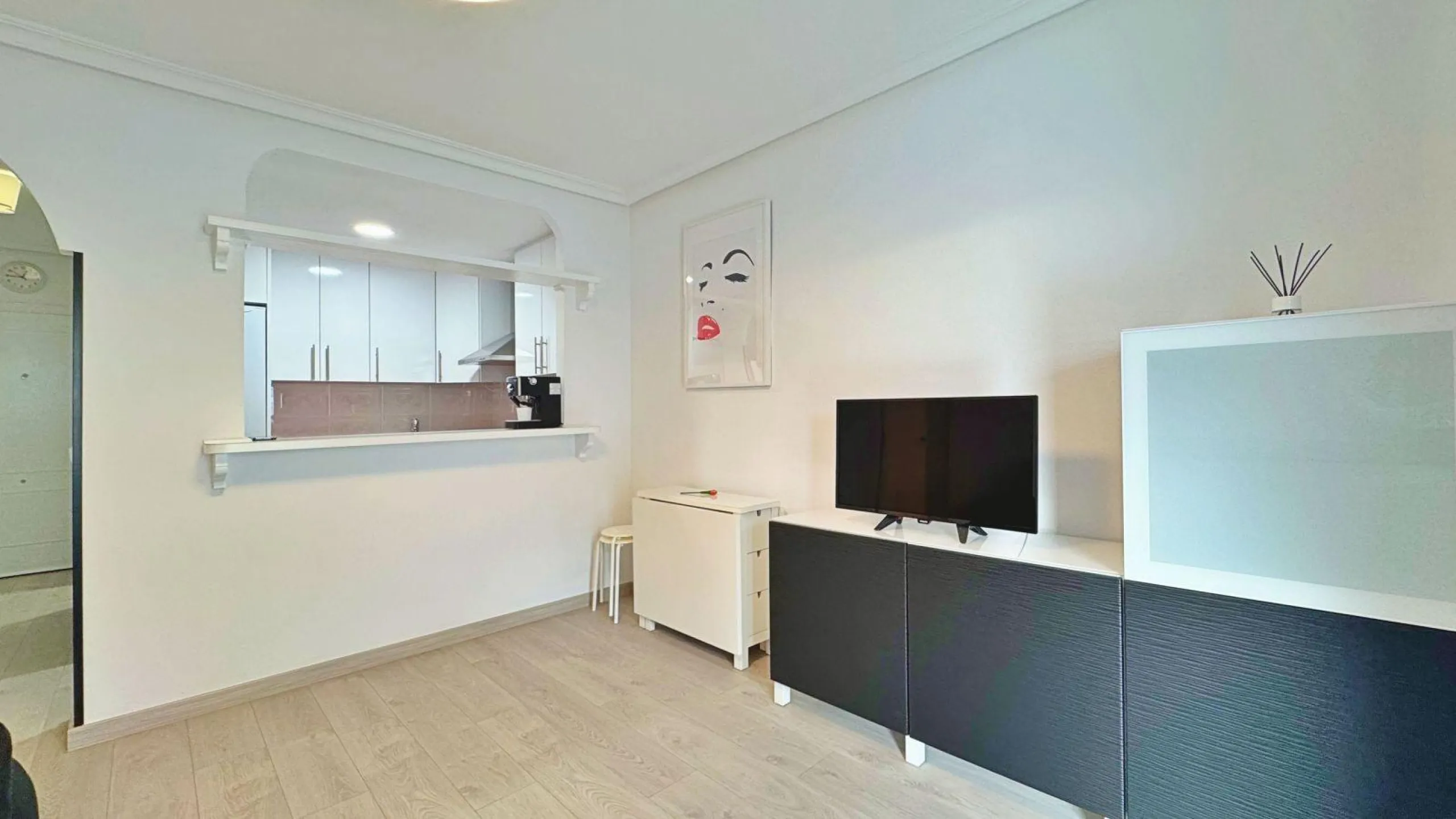APARTMENT WITH LARGE TERRACE AND COMMUNITY SWIMMING POOL IN LA MATA. 1 BED. 1 BATH. AREA OF 45 M2.