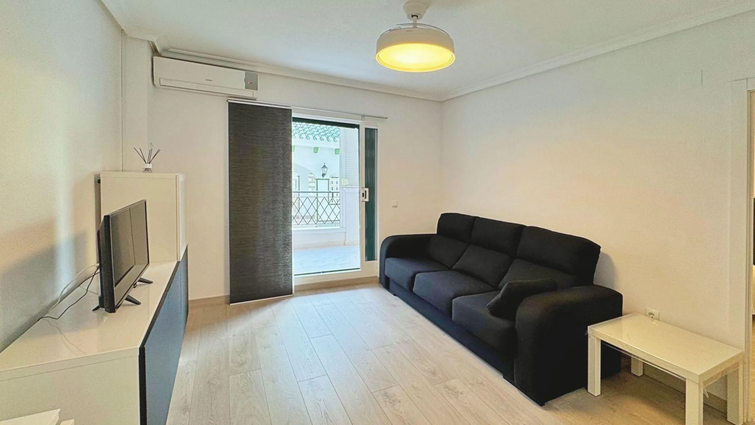 APARTMENT WITH LARGE TERRACE AND COMMUNITY SWIMMING POOL IN LA MATA. 1 BED. 1 BATH. AREA OF 45 M2.