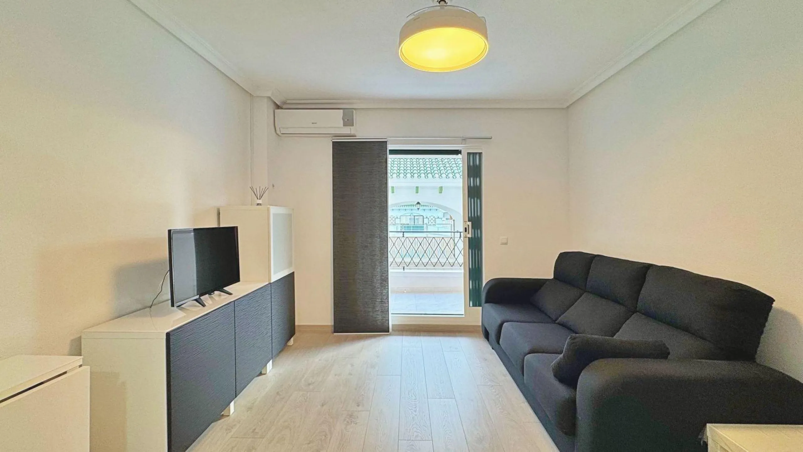 APARTMENT WITH LARGE TERRACE AND COMMUNITY SWIMMING POOL IN LA MATA. 1 BED. 1 BATH. AREA OF 45 M2.