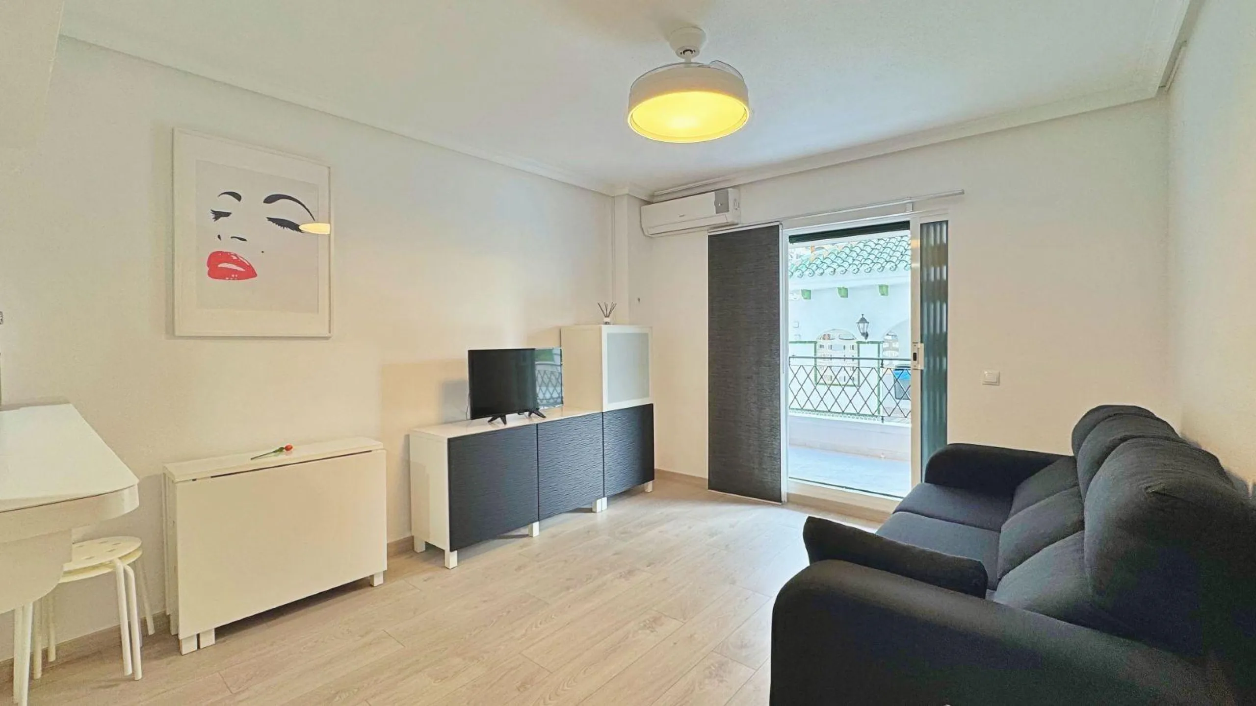 APARTMENT WITH LARGE TERRACE AND COMMUNITY SWIMMING POOL IN LA MATA. 1 BED. 1 BATH. AREA OF 45 M2.