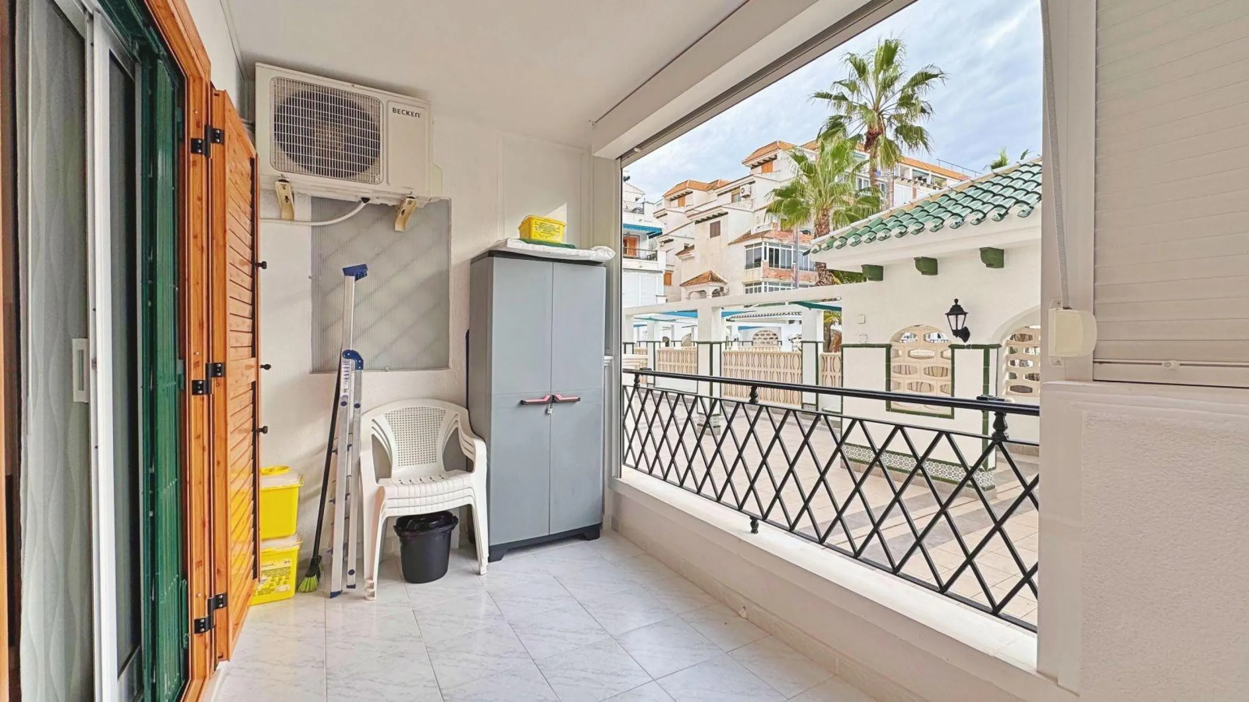 APARTMENT WITH LARGE TERRACE AND COMMUNITY SWIMMING POOL IN LA MATA. 1 BED. 1 BATH. AREA OF 45 M2.