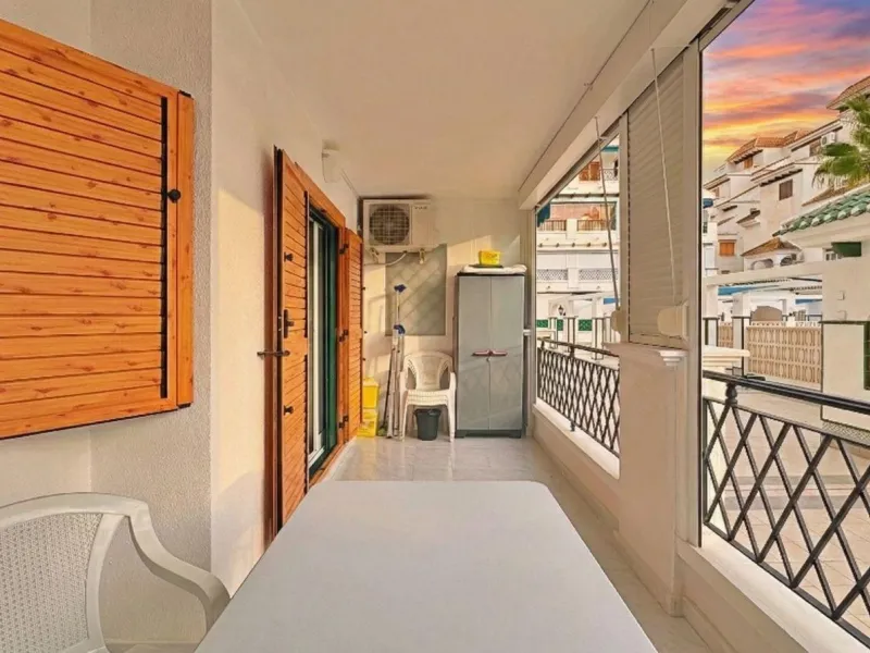 APARTMENT WITH LARGE TERRACE AND COMMUNITY SWIMMING POOL IN LA MATA. 1 BED. 1 BATH. AREA OF 45 M2.