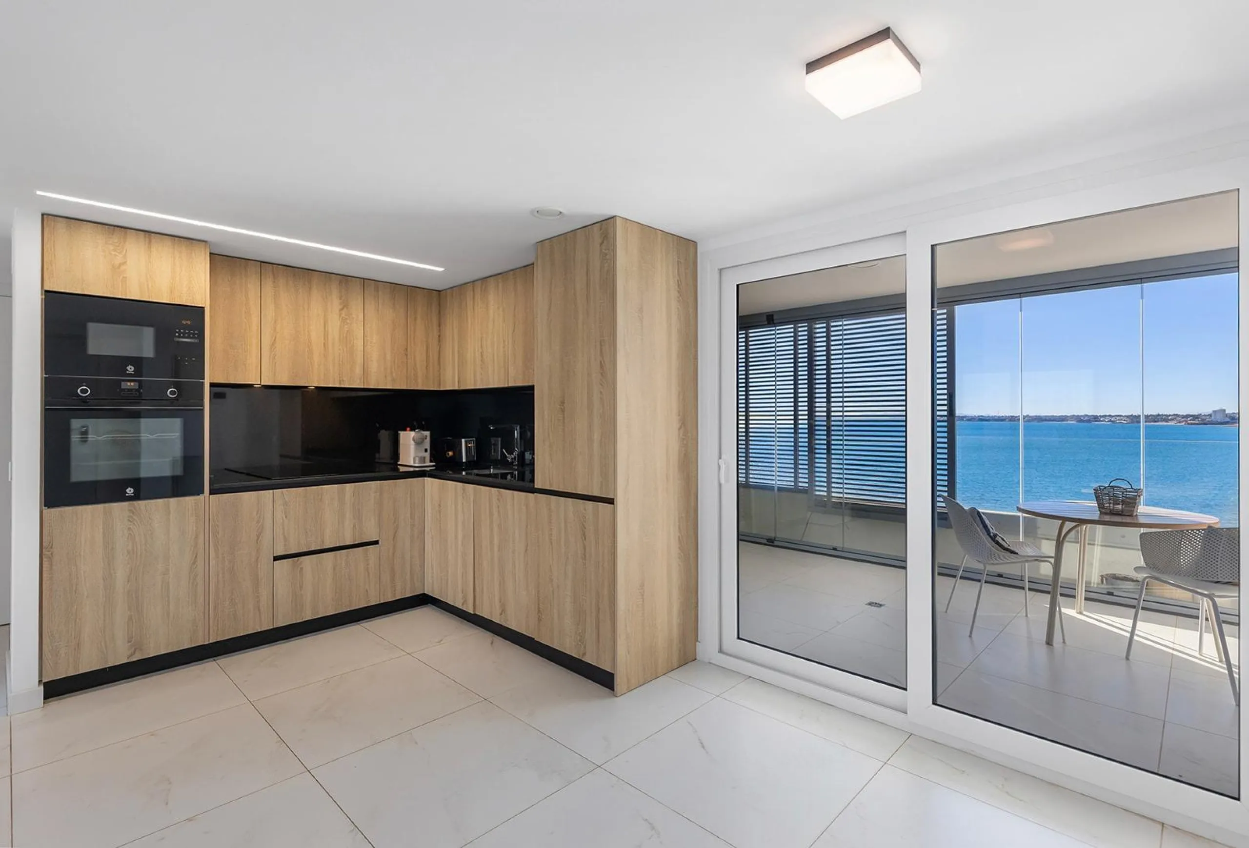 APARTMENT WITH SEA VIEWS AND DOUBLE ORIENTATION IN POSIDONIA WITH GARAGE + STORAGE INCLUDED. 2 BEDROOMS. 2 BATHROOMS.