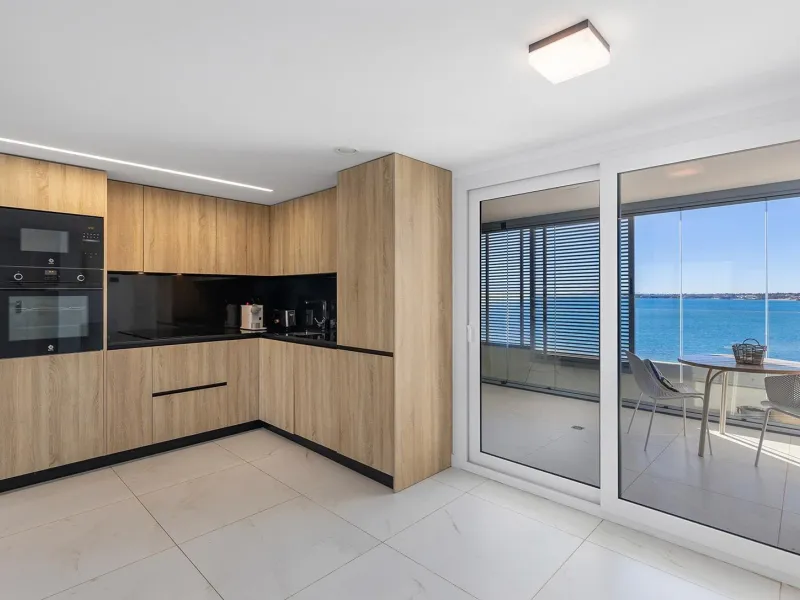 APARTMENT WITH SEA VIEWS AND DOUBLE ORIENTATION IN POSIDONIA WITH GARAGE + STORAGE INCLUDED. 2 BEDROOMS. 2 BATHROOMS.