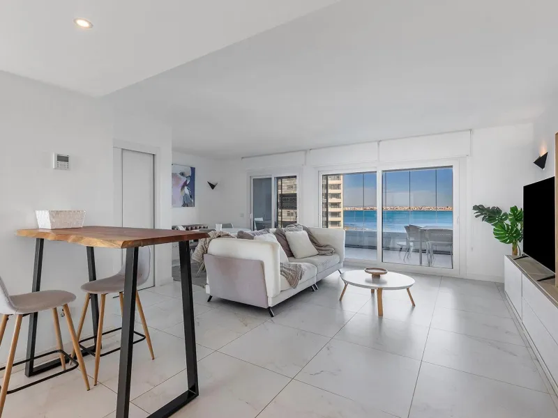 APARTMENT WITH SEA VIEWS AND DOUBLE ORIENTATION IN POSIDONIA WITH GARAGE + STORAGE INCLUDED. 2 BEDROOMS. 2 BATHROOMS.
