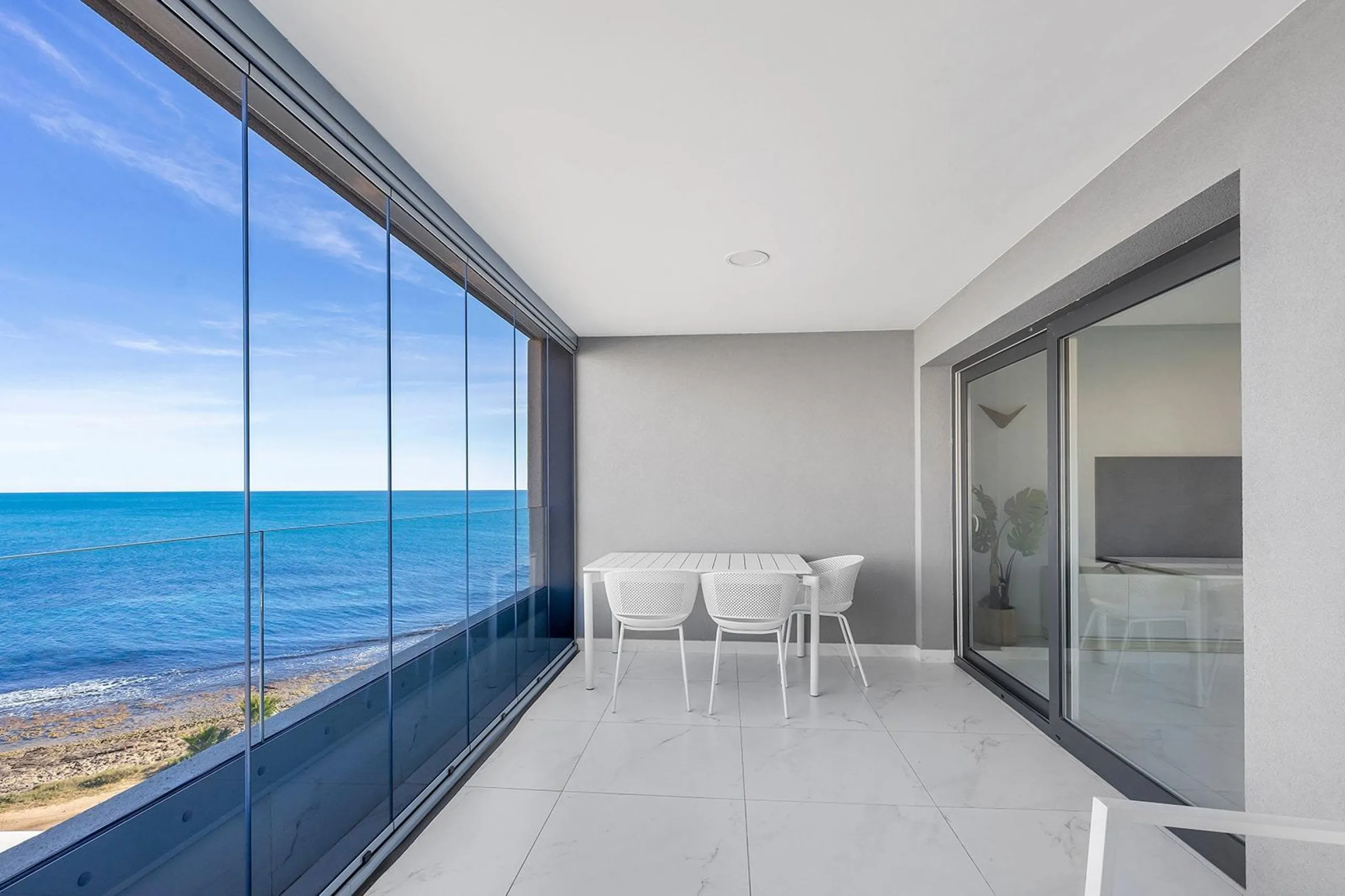 APARTMENT WITH SEA VIEWS AND DOUBLE ORIENTATION IN POSIDONIA WITH GARAGE + STORAGE INCLUDED. 2 BEDROOMS. 2 BATHROOMS.