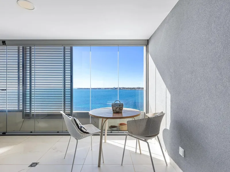 APARTMENT WITH SEA VIEWS AND DOUBLE ORIENTATION IN POSIDONIA WITH GARAGE + STORAGE INCLUDED. 2 BEDROOMS. 2 BATHROOMS.