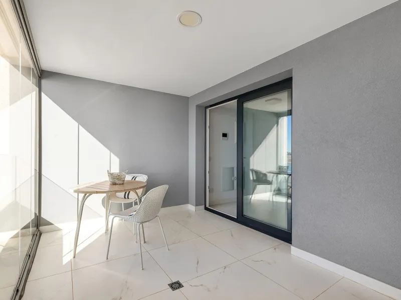 APARTMENT WITH SEA VIEWS AND DOUBLE ORIENTATION IN POSIDONIA WITH GARAGE + STORAGE INCLUDED. 2 BEDROOMS. 2 BATHROOMS.