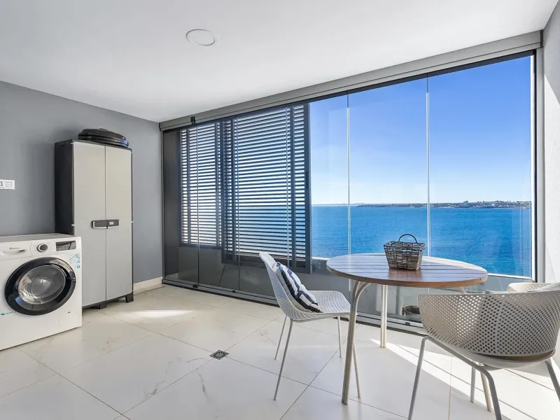 APARTMENT WITH SEA VIEWS AND DOUBLE ORIENTATION IN POSIDONIA WITH GARAGE + STORAGE INCLUDED. 2 BEDROOMS. 2 BATHROOMS.