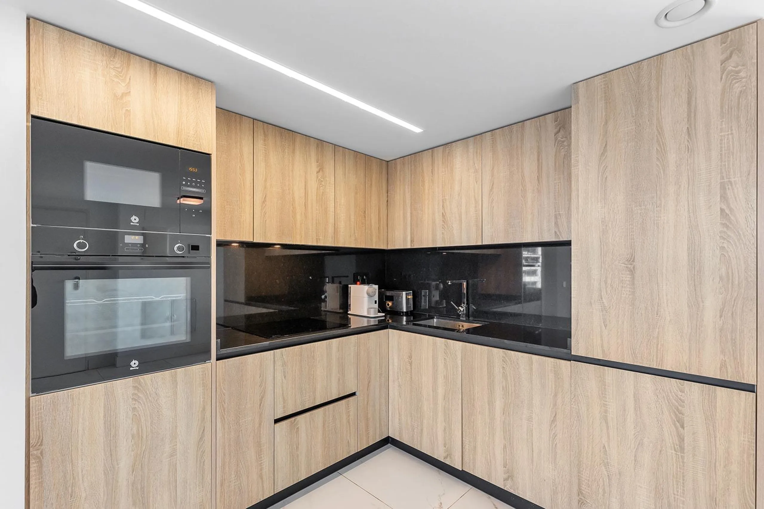 APARTMENT WITH SEA VIEWS AND DOUBLE ORIENTATION IN POSIDONIA WITH GARAGE + STORAGE INCLUDED. 2 BEDROOMS. 2 BATHROOMS.