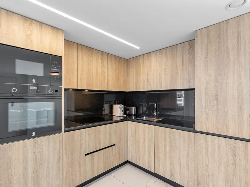 APARTMENT WITH SEA VIEWS AND DOUBLE ORIENTATION IN POSIDONIA WITH GARAGE + STORAGE INCLUDED. 2 BEDROOMS. 2 BATHROOMS.