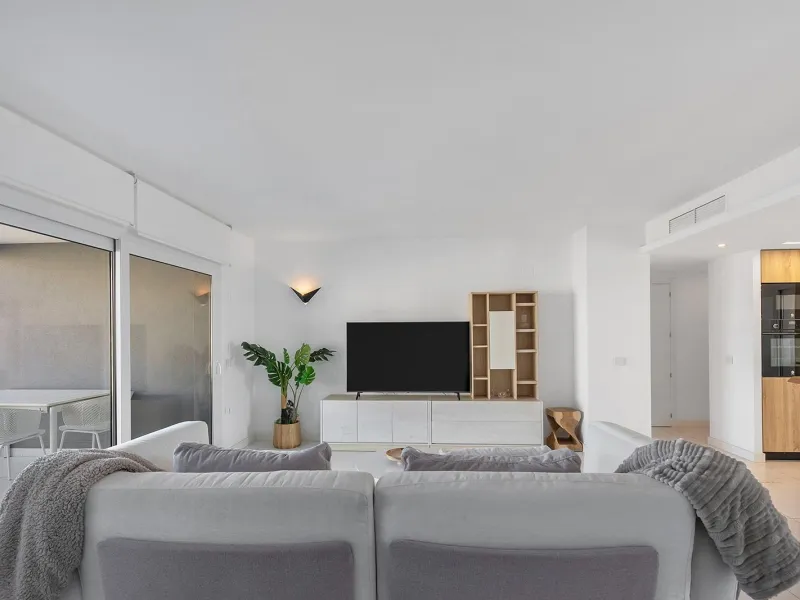 APARTMENT WITH SEA VIEWS AND DOUBLE ORIENTATION IN POSIDONIA WITH GARAGE + STORAGE INCLUDED. 2 BEDROOMS. 2 BATHROOMS.