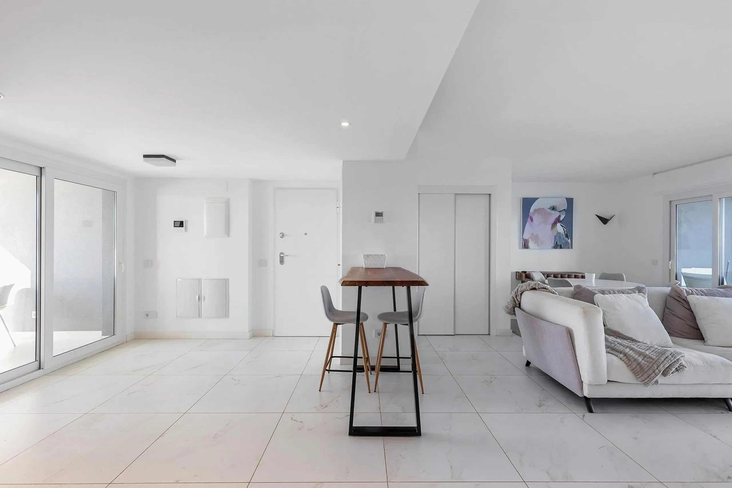 APARTMENT WITH SEA VIEWS AND DOUBLE ORIENTATION IN POSIDONIA WITH GARAGE + STORAGE INCLUDED. 2 BEDROOMS. 2 BATHROOMS.