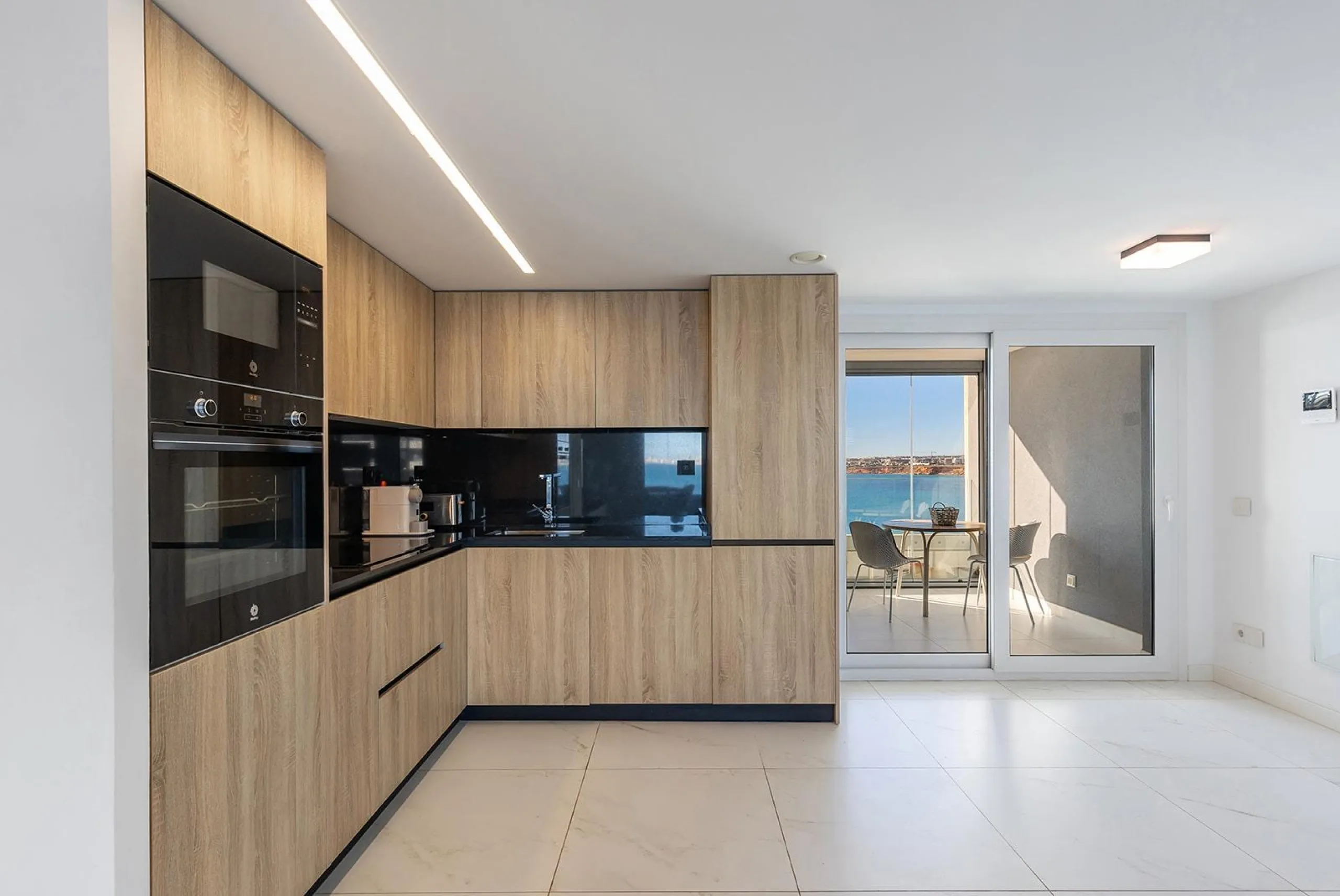 APARTMENT WITH SEA VIEWS AND DOUBLE ORIENTATION IN POSIDONIA WITH GARAGE + STORAGE INCLUDED. 2 BEDROOMS. 2 BATHROOMS.