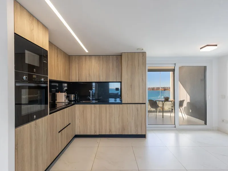 APARTMENT WITH SEA VIEWS AND DOUBLE ORIENTATION IN POSIDONIA WITH GARAGE + STORAGE INCLUDED. 2 BEDROOMS. 2 BATHROOMS.