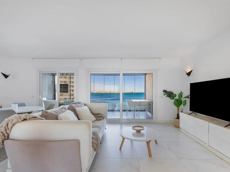 APARTMENT WITH SEA VIEWS AND DOUBLE ORIENTATION IN POSIDONIA WITH GARAGE + STORAGE INCLUDED. 2 BEDROOMS. 2 BATHROOMS.
