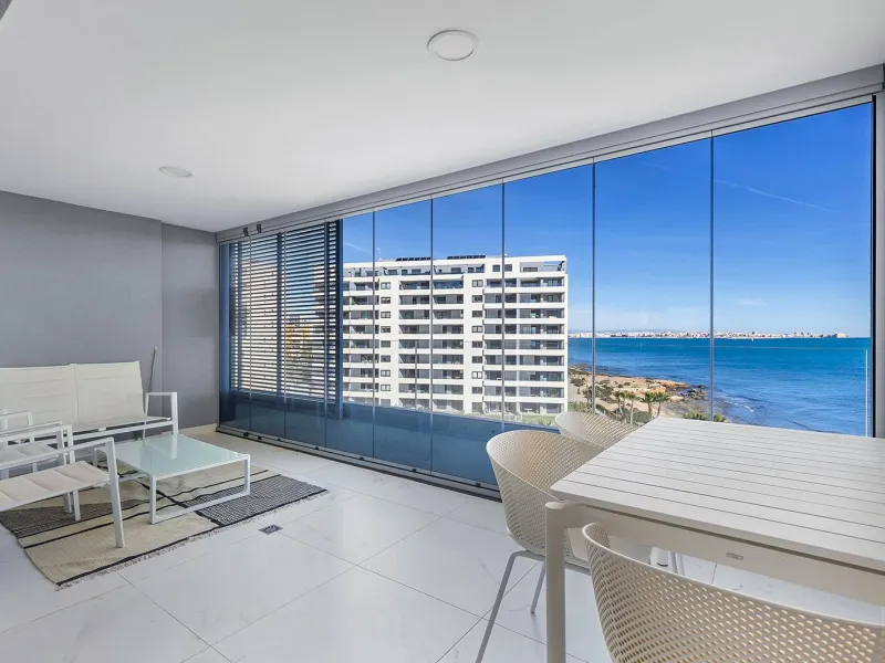 APARTMENT WITH SEA VIEWS AND DOUBLE ORIENTATION IN POSIDONIA WITH GARAGE + STORAGE INCLUDED. 2 BEDROOMS. 2 BATHROOMS.