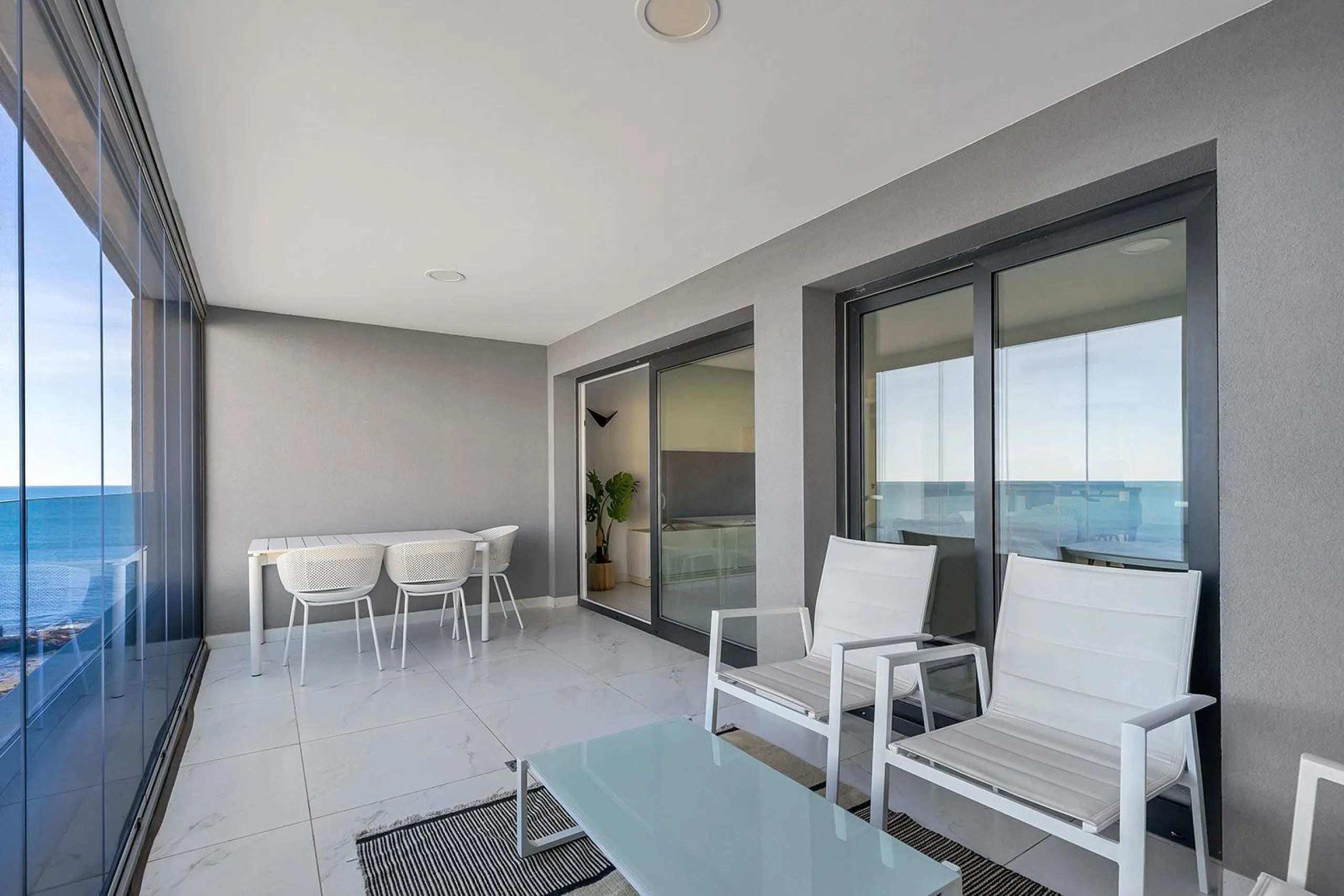 APARTMENT WITH SEA VIEWS AND DOUBLE ORIENTATION IN POSIDONIA WITH GARAGE + STORAGE INCLUDED. 2 BEDROOMS. 2 BATHROOMS.
