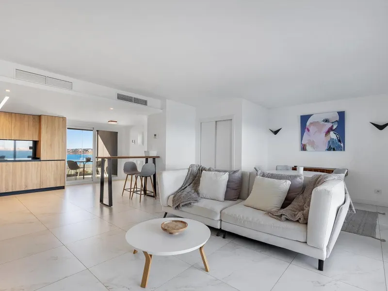 APARTMENT WITH SEA VIEWS AND DOUBLE ORIENTATION IN POSIDONIA WITH GARAGE + STORAGE INCLUDED. 2 BEDROOMS. 2 BATHROOMS.
